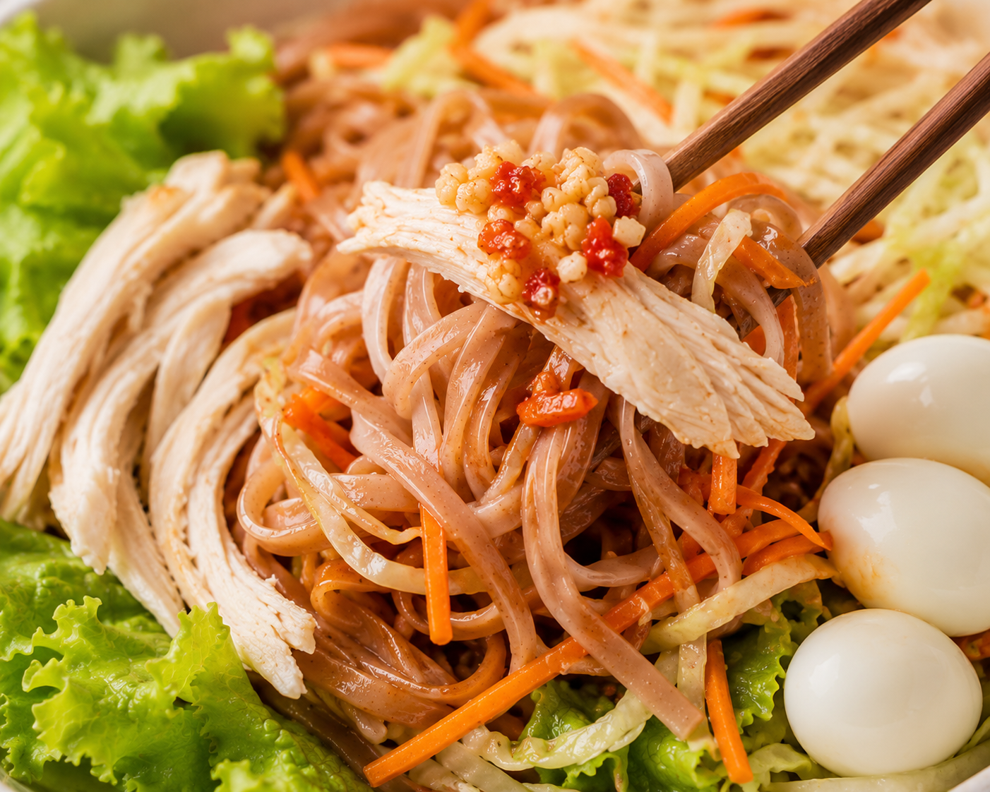 Phở gạo lứt trộn ức gà: Bữa chính 20 phút 54g protein. · gallery 1